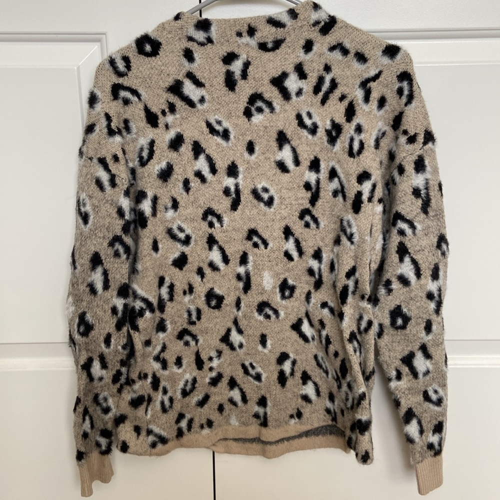 Leopard Print Sweater - Picture 3 of 3